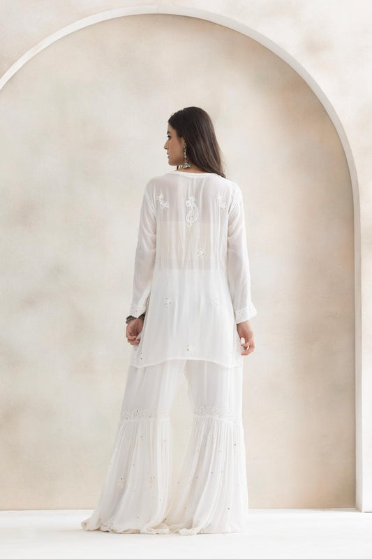 Noor-e-Ivory Chikankari Kurta Set